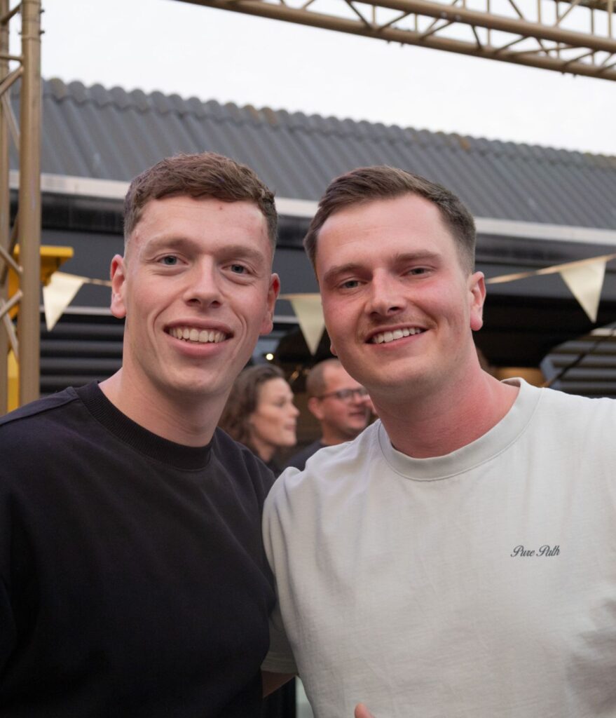 Jesse en Leroy op zomerfeestje